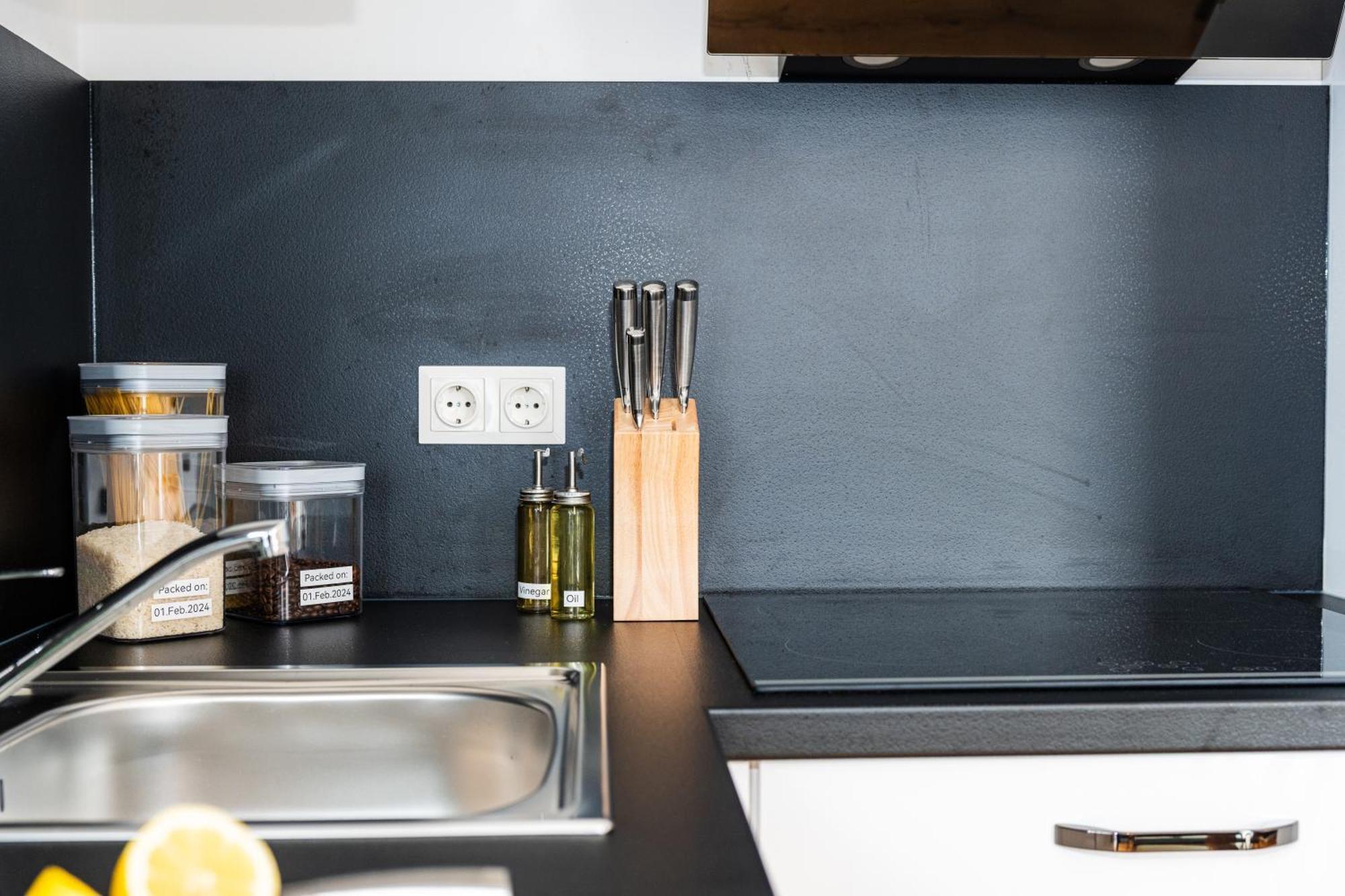 Noblenest: Terrasse - Netflix - Kaffee Apartment Viena Exterior foto